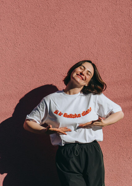 balts t-krekls "šī ir lieliska diena"